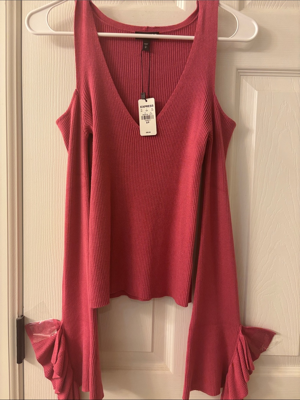 Express Ribbed Cold-Shoulder Tank Top in Rose - Picture 3 of 4